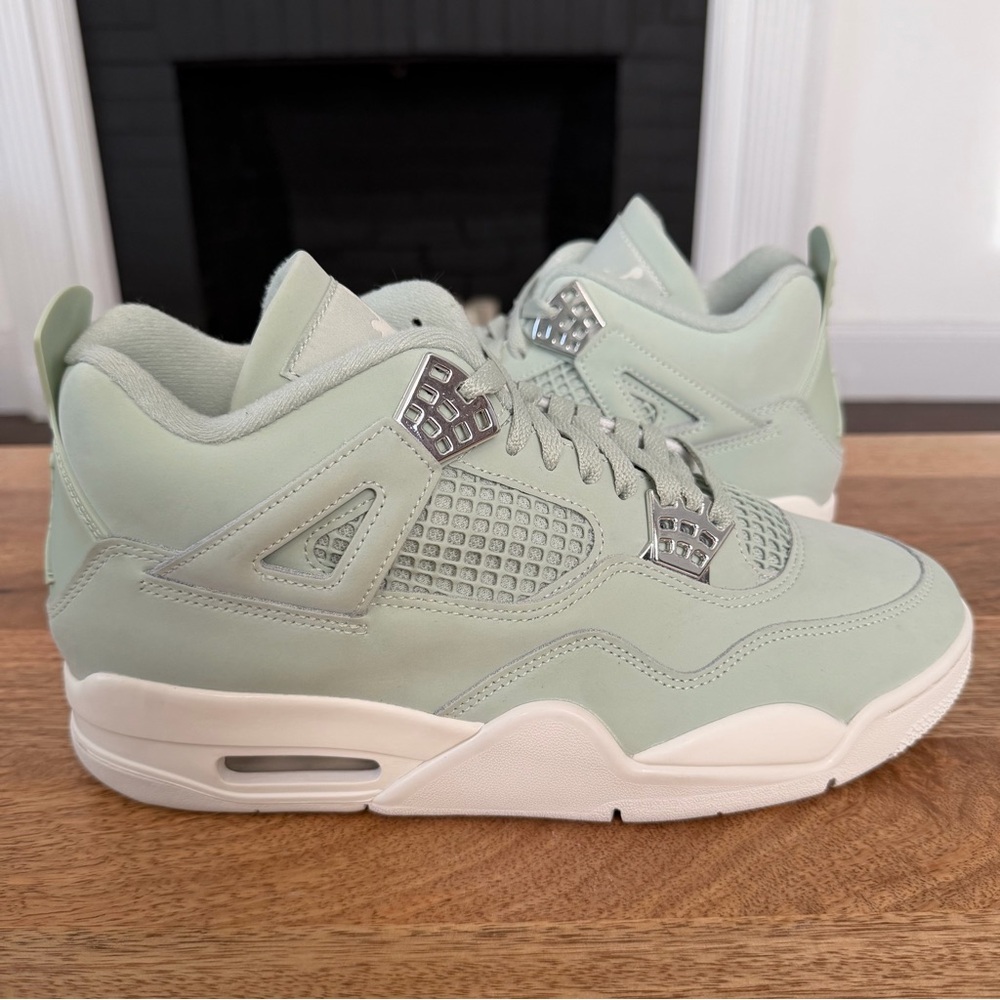 Air Jordan 4 Retro - Seafoam/Sail - Womens Size 11/Mens 9.5 - HV0823-003 - New